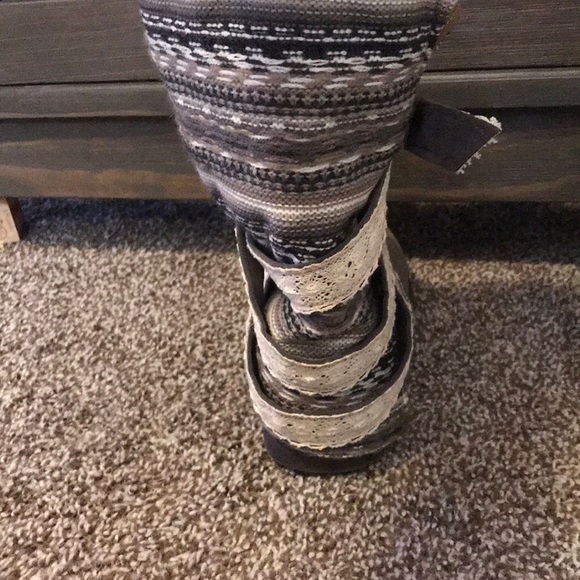 Grey Laced Mukluks - Picture 3 of 7